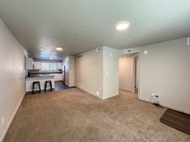 Building Photo - 64 W 600 S