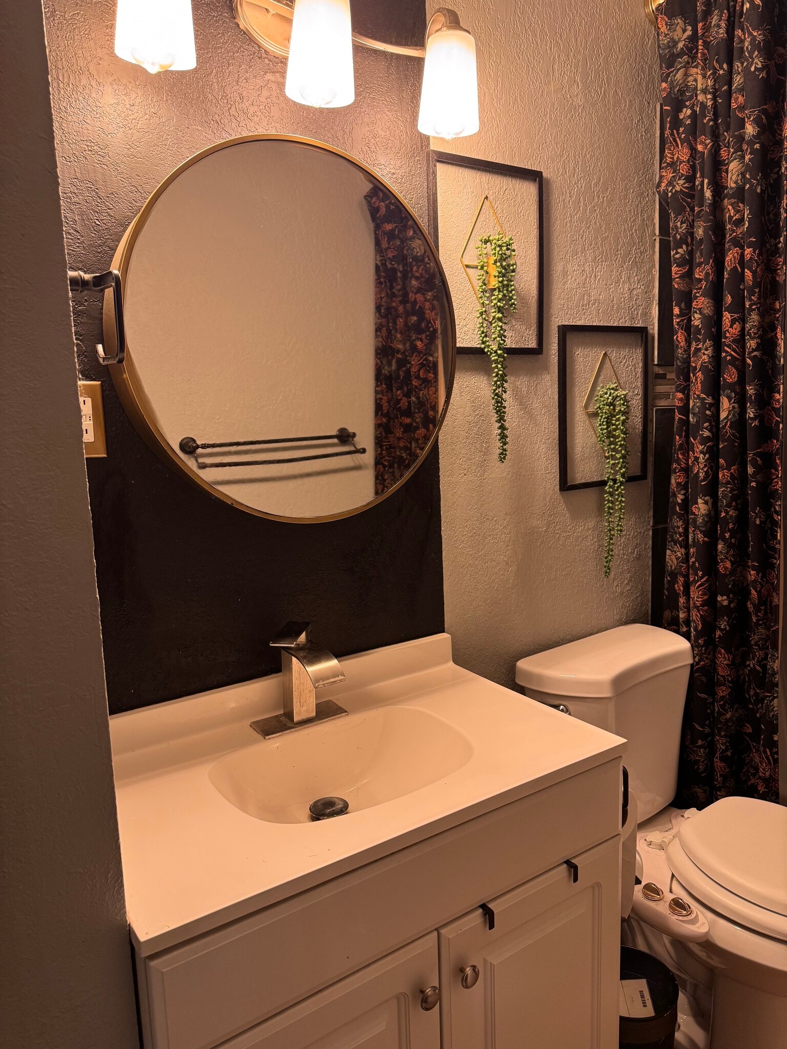 Upstairs Bathroom - 3402 E 17th Ave