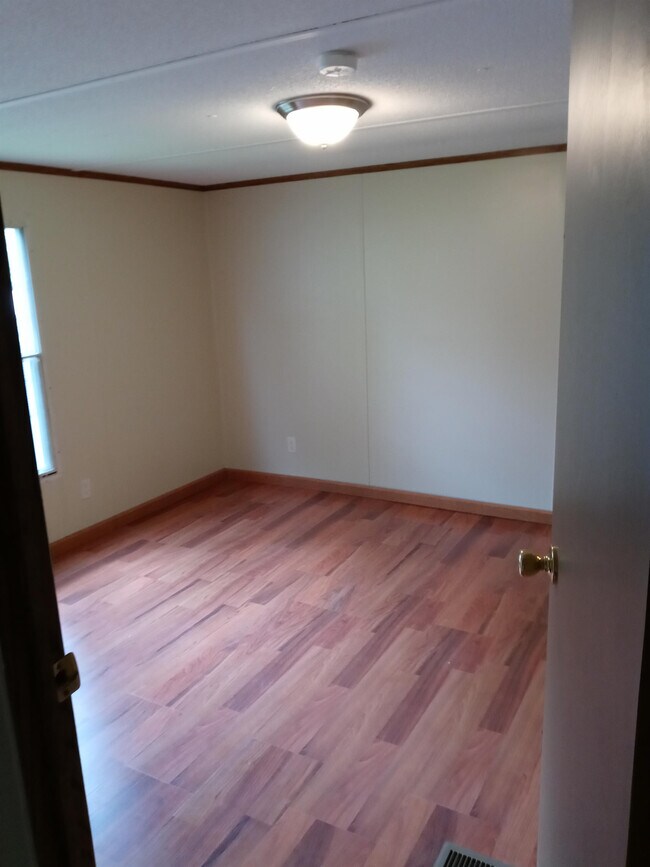 Building Photo - 719 Golden Point