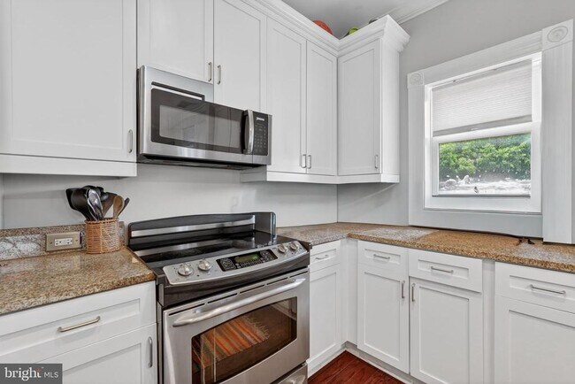 Building Photo - 401 13th St NE