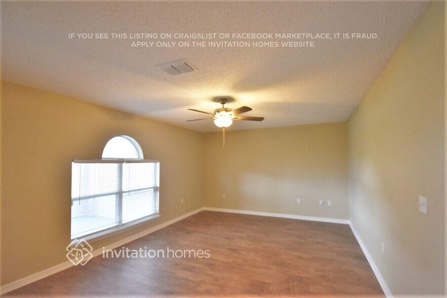 Building Photo - 3876 La Flor Dr