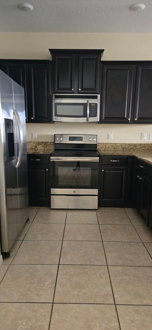 Building Photo - Amazing 4 Bedroom + Office/Bonus Room, 2 1...