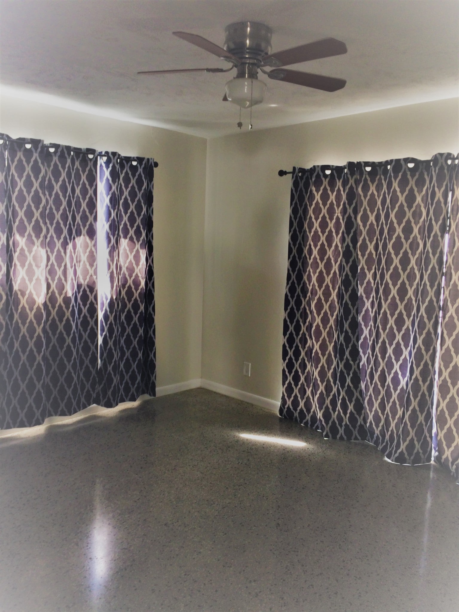 Building Photo - 1834 N 16th Ct