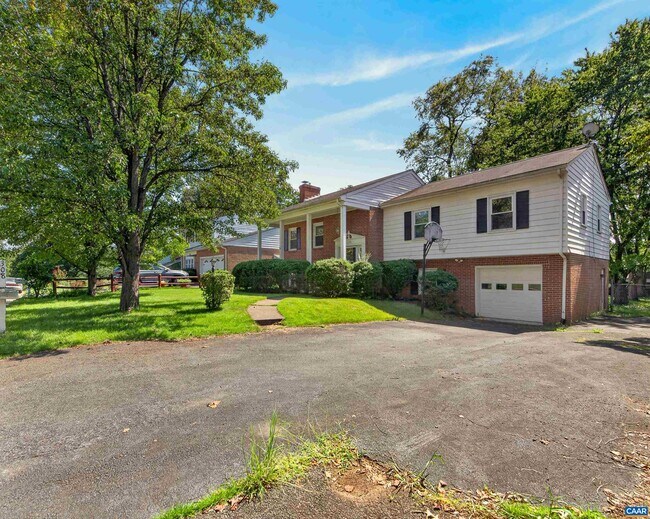 Building Photo - 308 Eastbrook Dr