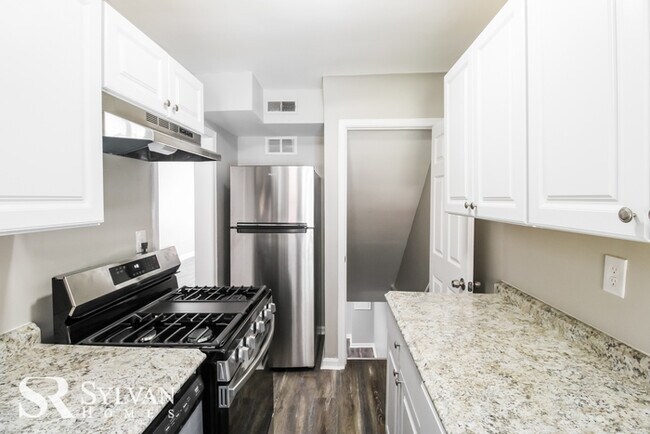 Building Photo - Nice 4BR 1.5BA Brick Home