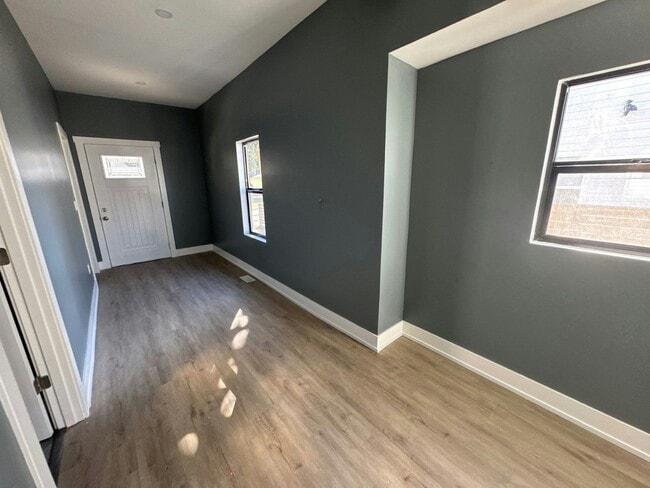 Building Photo - 1342 Edgemont Ave