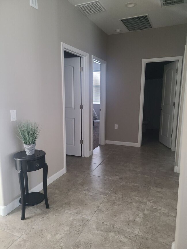 Building Photo - 4 Bedroom, 3 Bathroom Luxury Home in Torte...