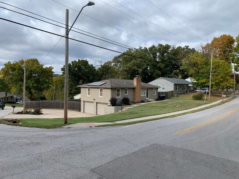 Building Photo - 624 NE 39th Terrace