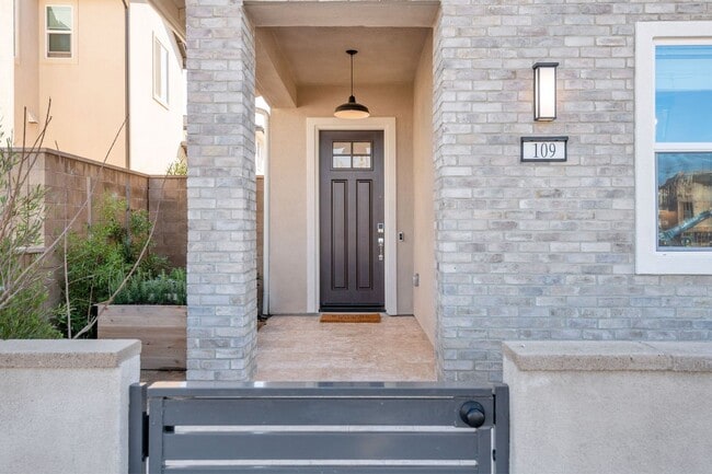 Building Photo - Beautiful 5bed/4bath for Rent Home at Great Park