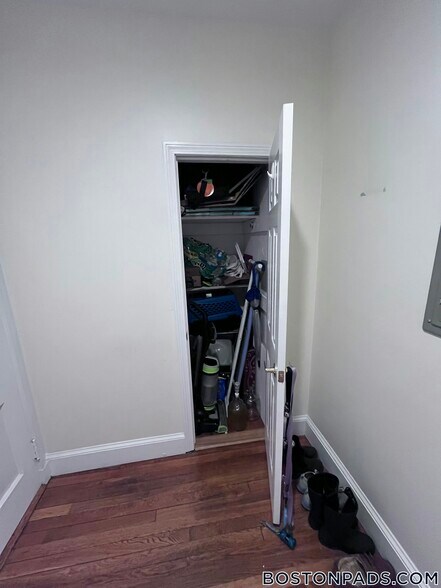 Building Photo - 191 Winthrop Rd