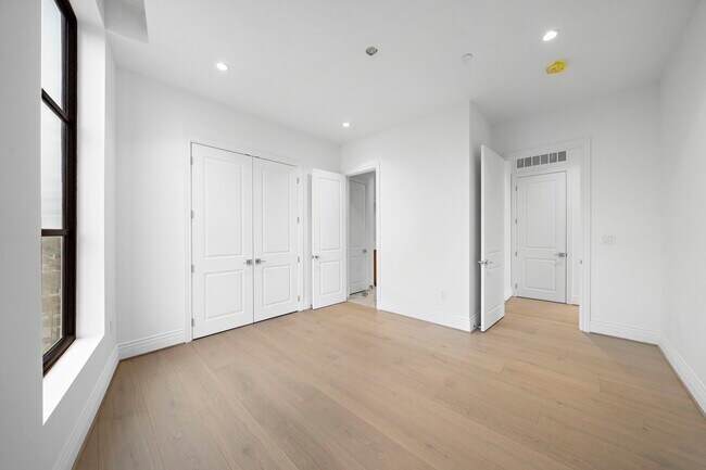 Building Photo - 2323 San Felipe St