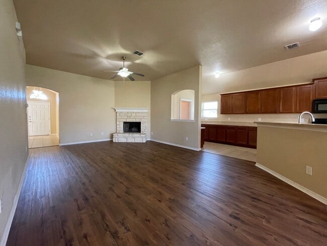 Building Photo - AVAILABLE NOW - 4 BEDROOM 2 BATH HOME IN B...