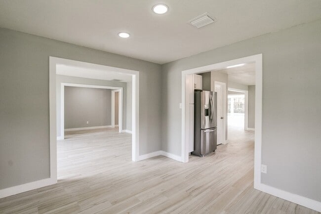 Building Photo - 10827 Tupper Lake Dr