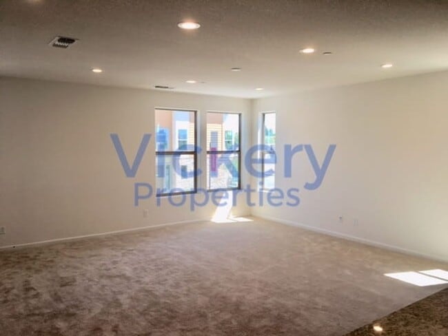 Building Photo - Beautiful 4 Bd/3.5 Ba, 2589 sf Single-family house in Dublin available For Early April Move In!!