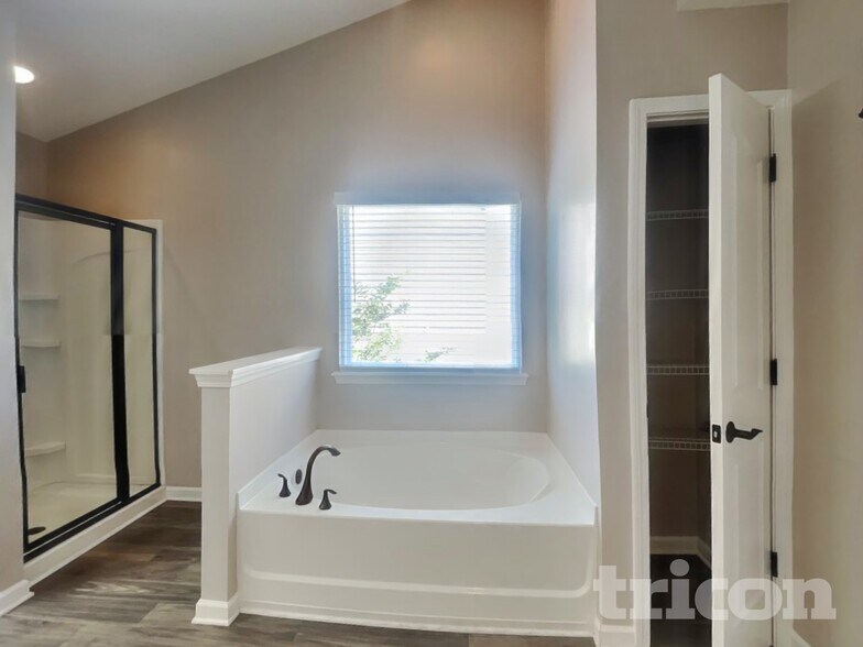 Building Photo - 5323 Chandler Oaks Ln