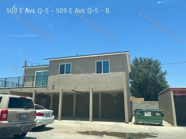 Building Photo - 509 E Ave Q-5