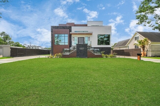 Building Photo - 5327 S Braeswood Blvd