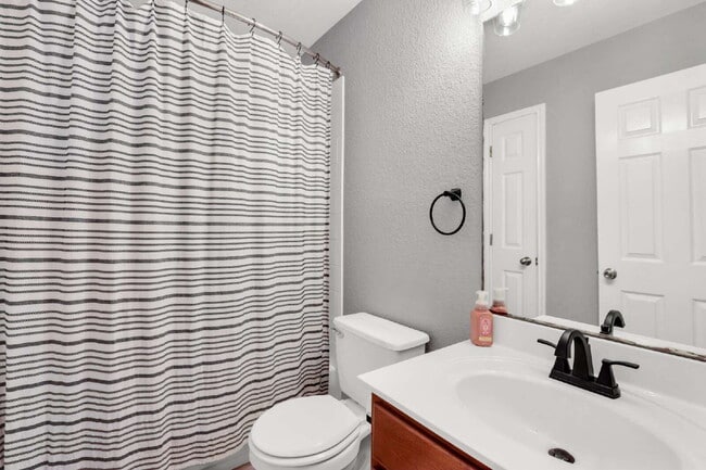 Building Photo - "Charming 3-Bedroom Home with ONE MONTH FREE!*"