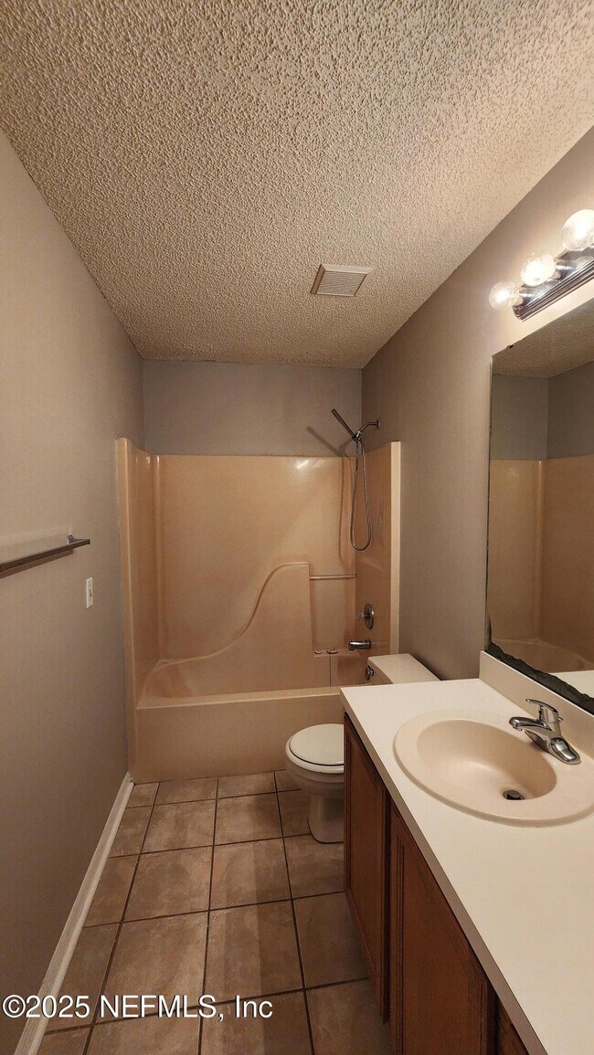 Building Photo - 8800 Mountain Lake Dr S