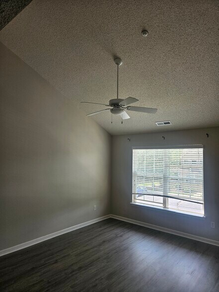 Building Photo - 1710 Duntrune Gln