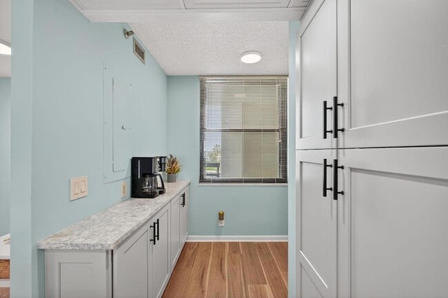 Building Photo - 9650 S Ocean Dr