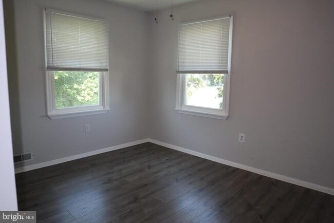 Building Photo - 332 Bailey Ave