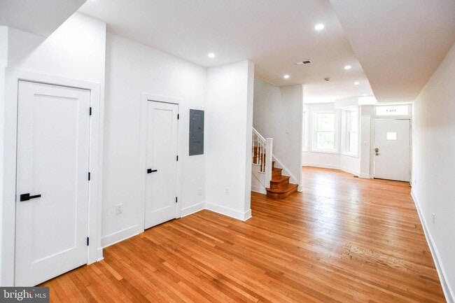 Building Photo - 104 R St NE