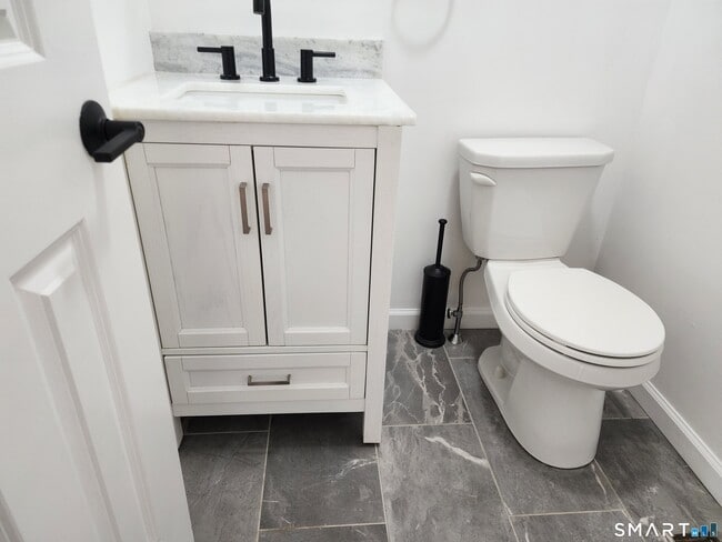 Building Photo - 71 Towne House Rd