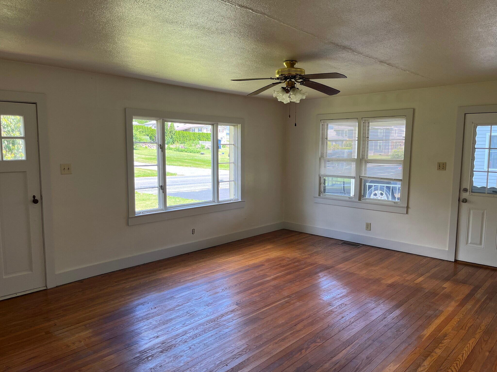 Building Photo - 916 High St