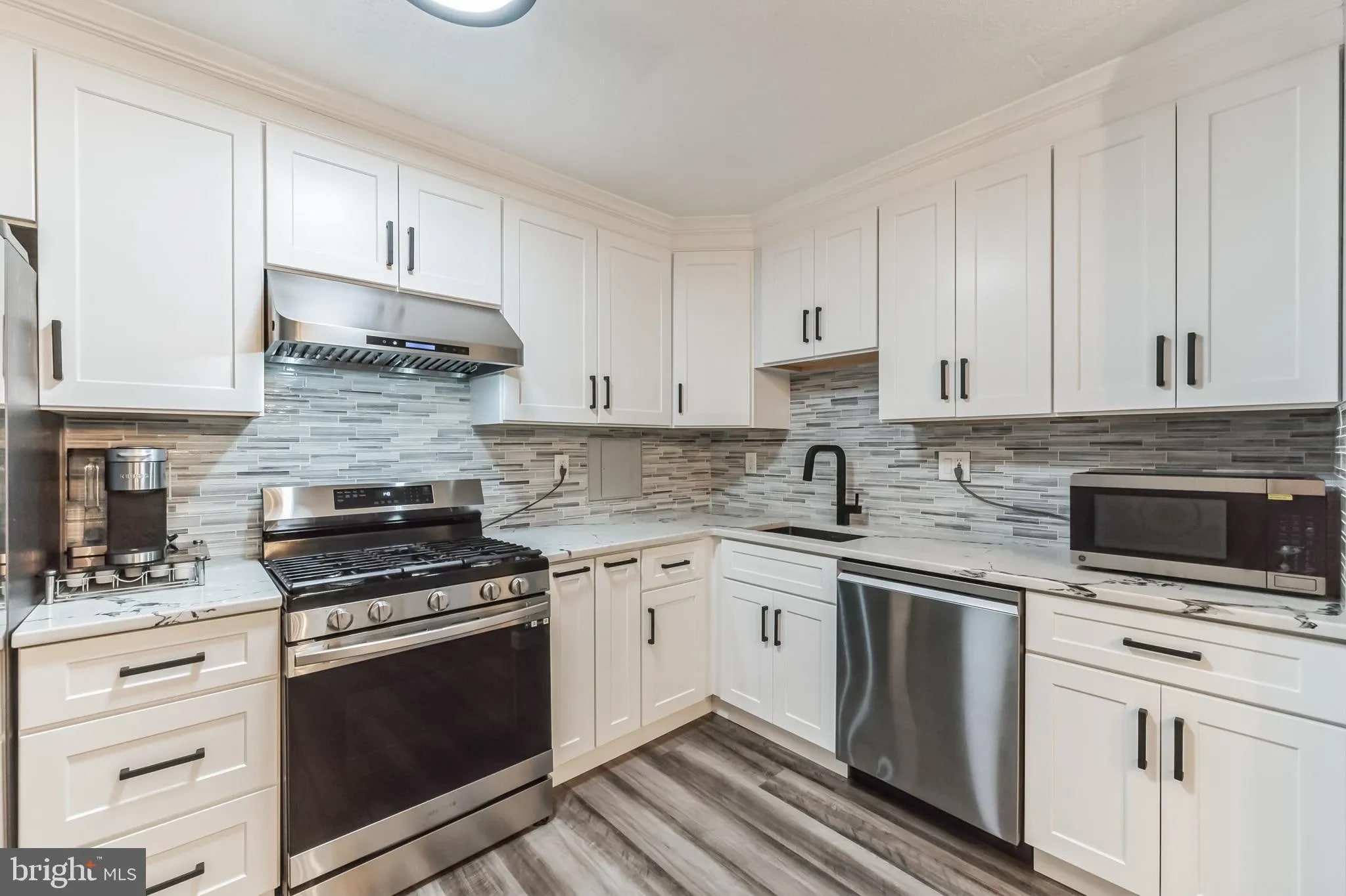 Building Photo - 1300 Army Navy Dr