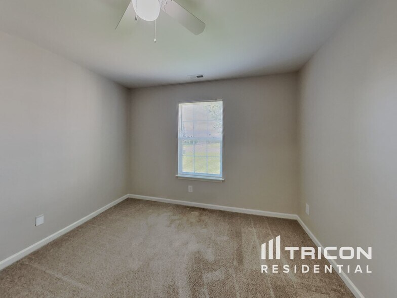 Building Photo - 7311 Village Acre Dr