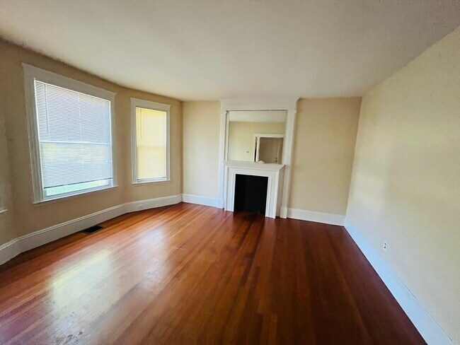 Primary Photo - 19 Central St