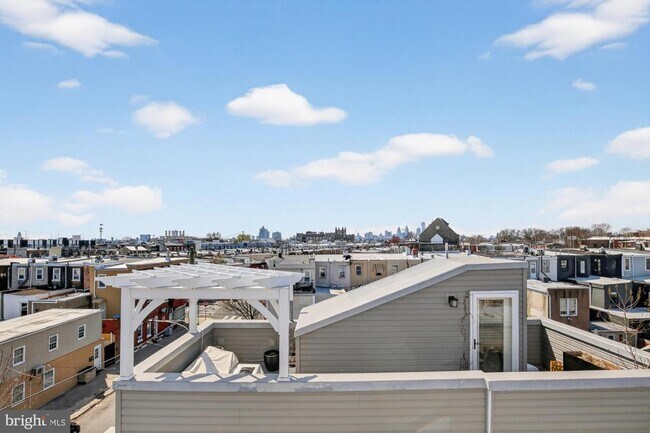 Building Photo - 2216 Almond St