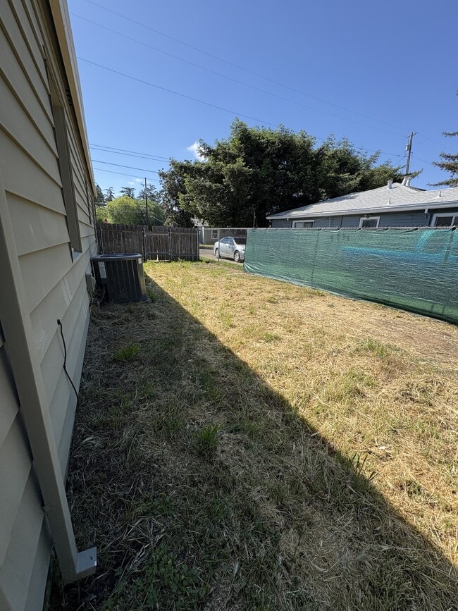 Building Photo - 401 Ainsley Ave