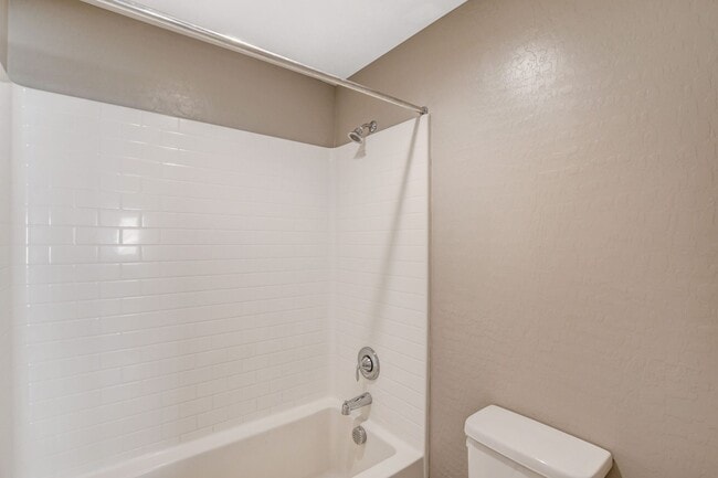 Building Photo - Beautiful Two-Story Home in Gated Cortona – Southern Highlands!