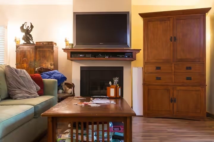 Shared Living Room - 11260 Overland Ave