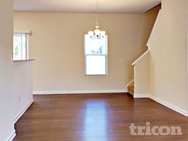 Building Photo - 1357 Waylon Ave