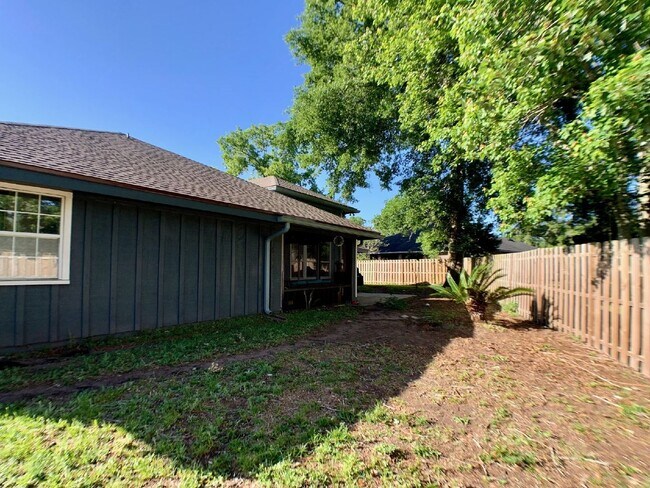 Building Photo - 5511 La Moya Ave