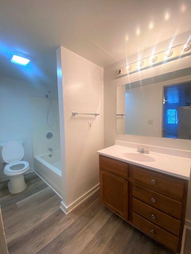 Building Photo - Chatham