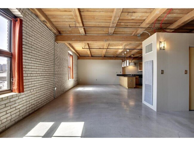 Building Photo - 127 5th St NE