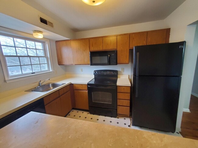 Building Photo - 620 Manatawny St