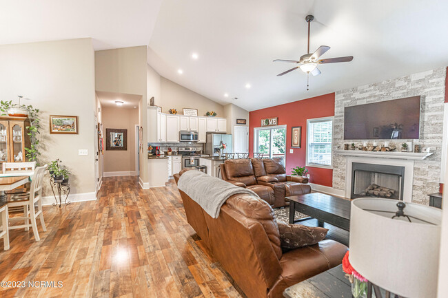 Building Photo - 55 Bridle Path Cir