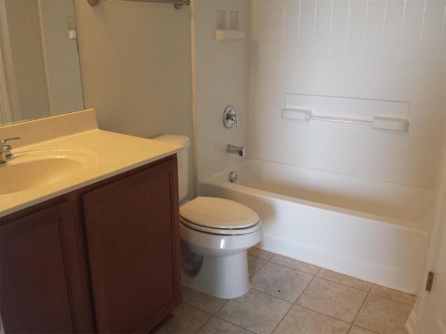 Building Photo - 340 Perry St