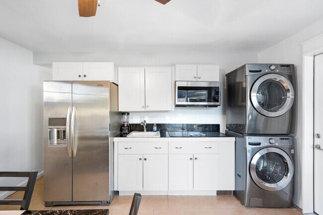 Building Photo - 3733 E Dahlia Dr