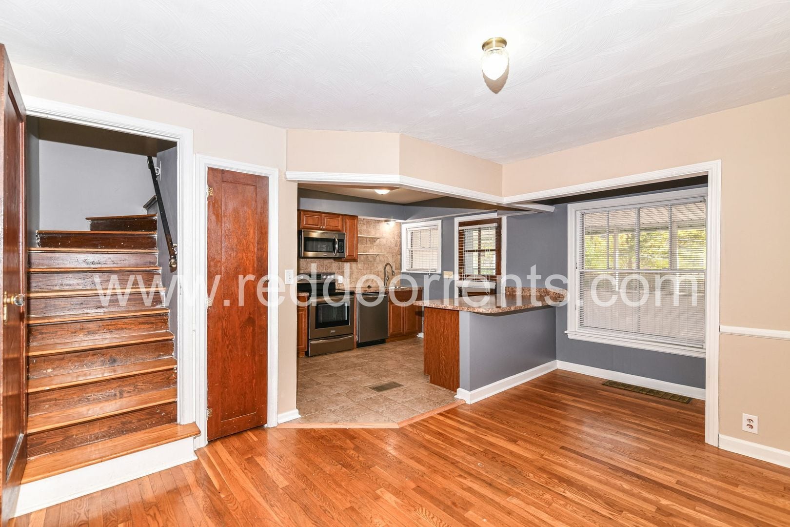 Building Photo - 125 E 49th St