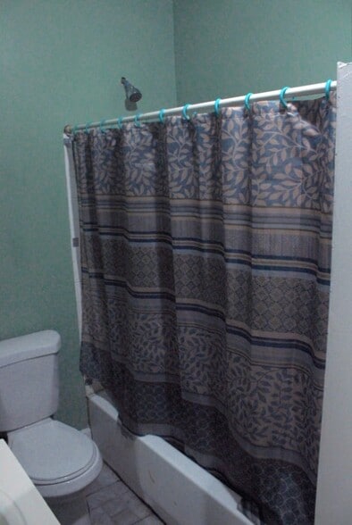 Building Photo - 50 Astoria St