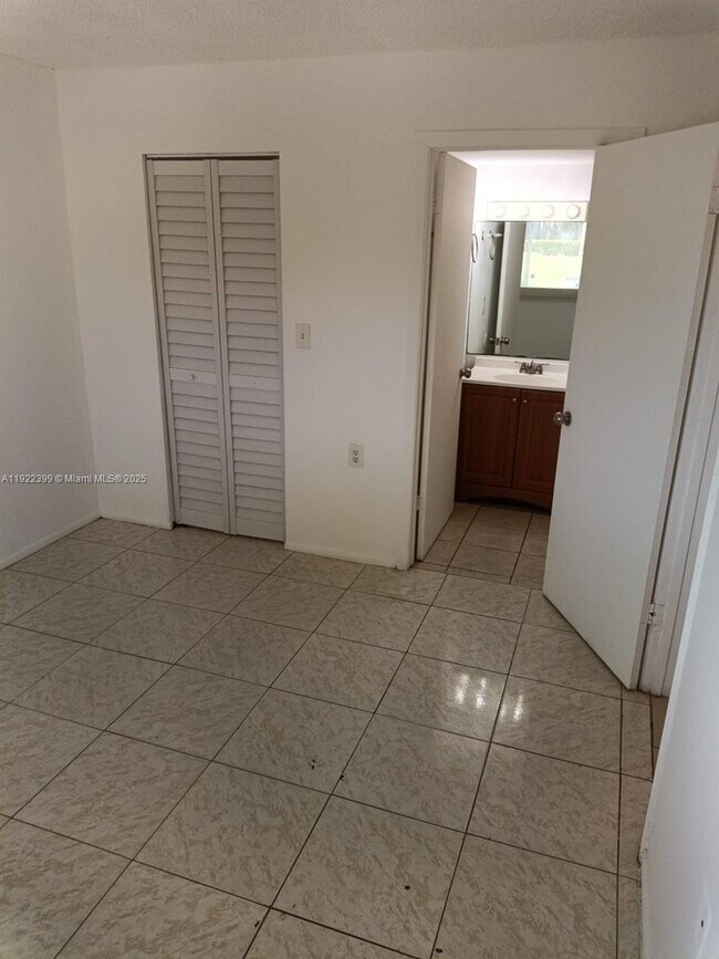 Building Photo - 1200 Lake Victoria Dr