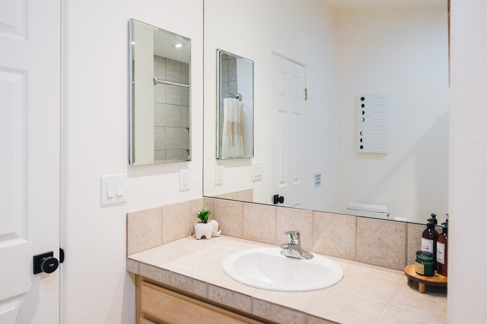 Building Photo - 7370 North Park