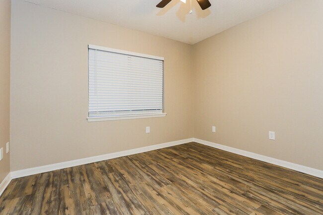 Building Photo - 3007 Summer House Dr