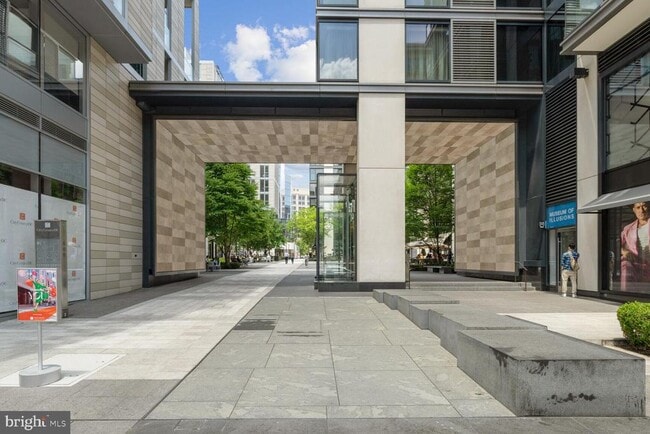 Building Photo - 925 H St NW
